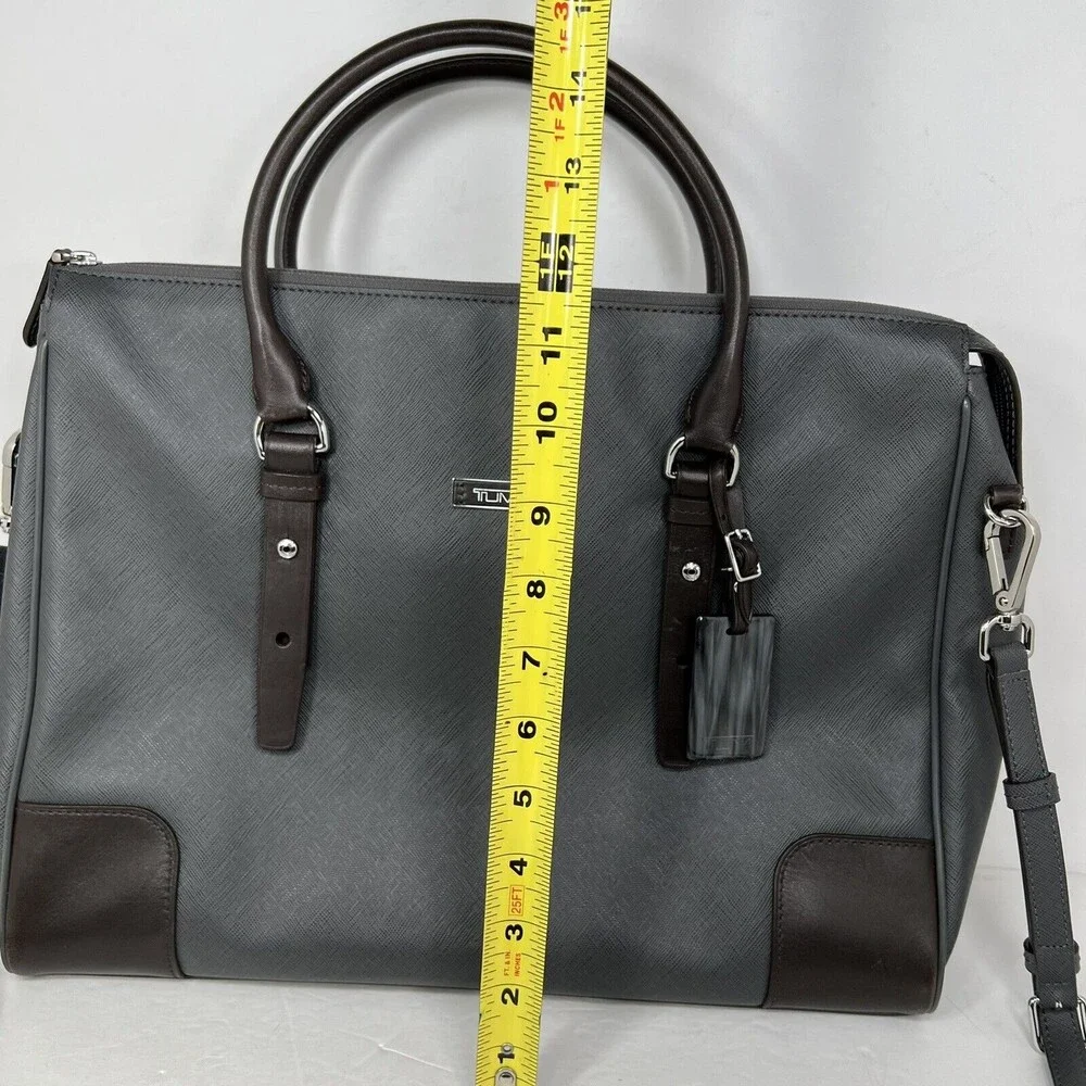 Tumi villa grey
